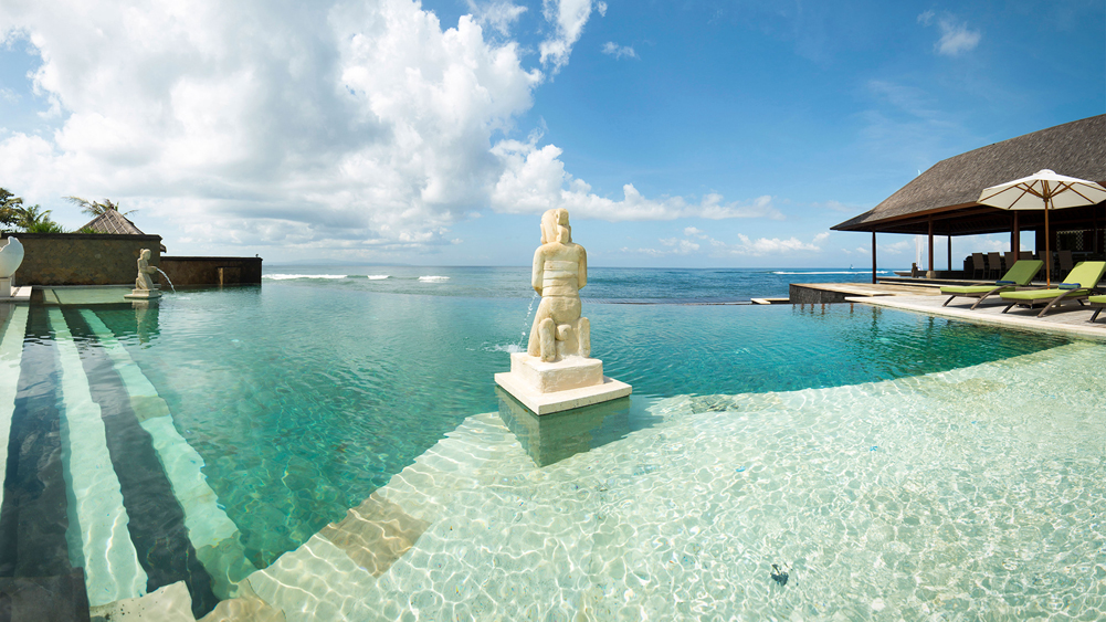 Villa Bayu Gita Beachfront - Pool Area overlooking the ocean